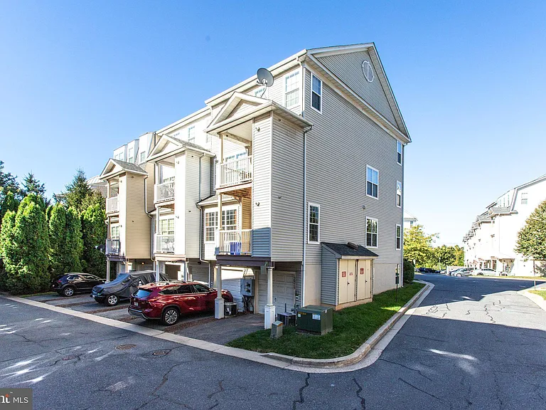 12975 Pinnacle Dr #1 — Photo 34