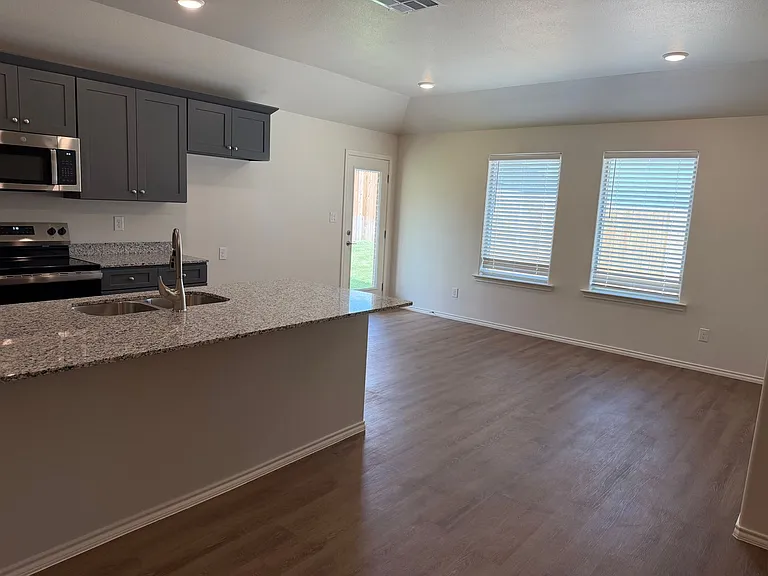 1340 Loess St — Photo 4