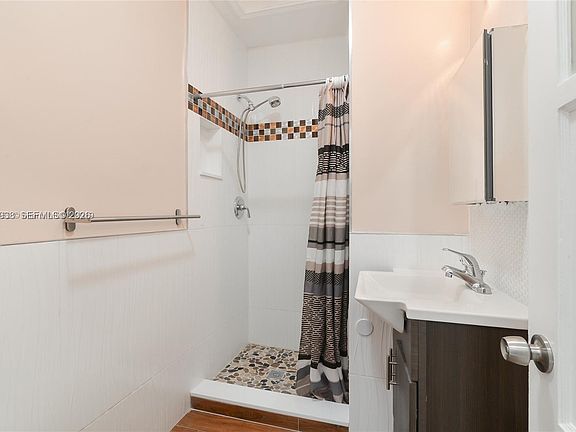 3rd image of 920 N 26th Ave #0