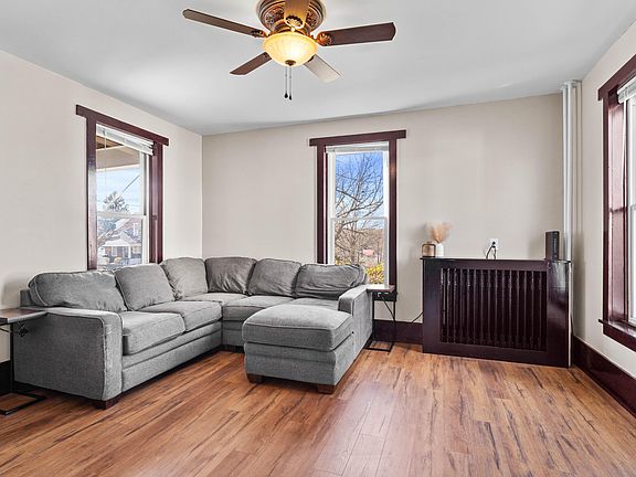 5th image of 710 Mary St