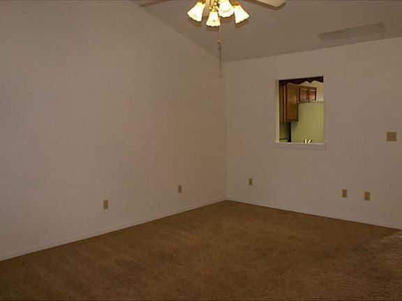 2nd image of 1040 E Crown Pointe Blvd