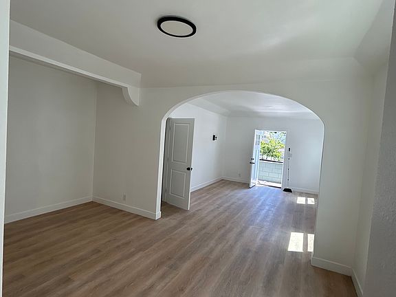 2nd image of 611 N Commonwealth Ave #611