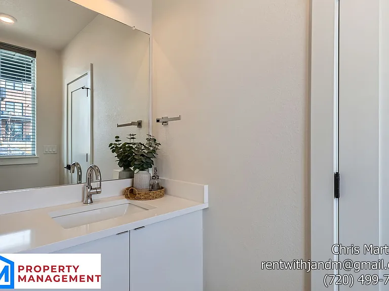 1230 Perry St #1 — Photo 3