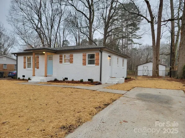 106 Greentree Dr, Mount Holly, NC 28120