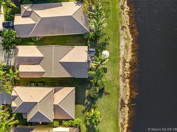 2nd image of 902 Golden Cane Dr