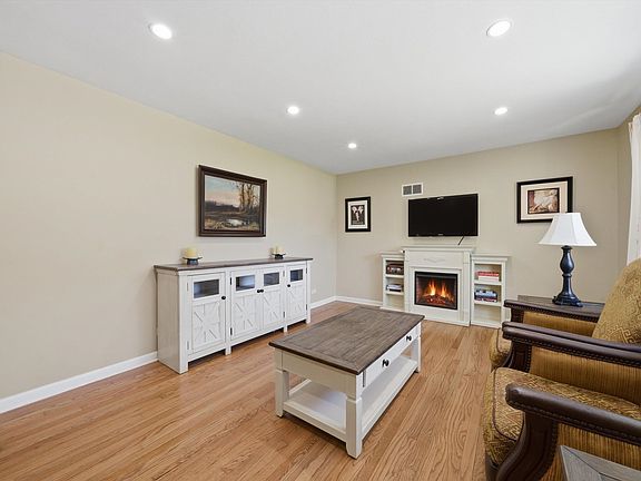5th image of 34456 W Lake Shore Dr