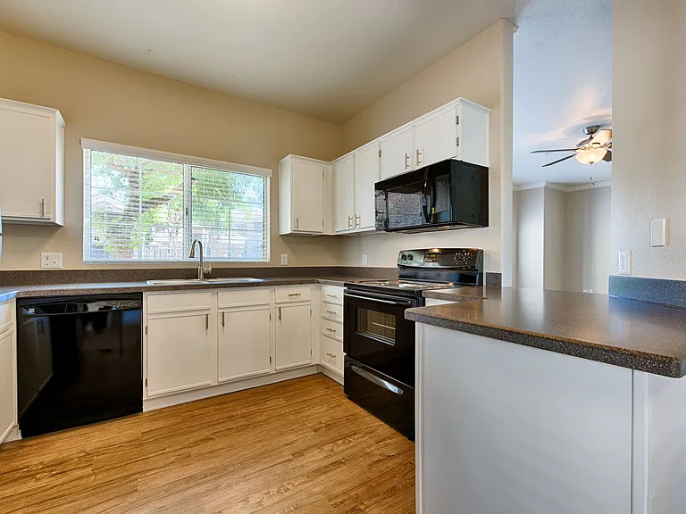 Pinnacle Terrace — Photo 8