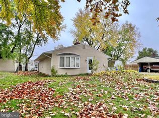 244 Goldenridge Dr, Levittown, PA 19057