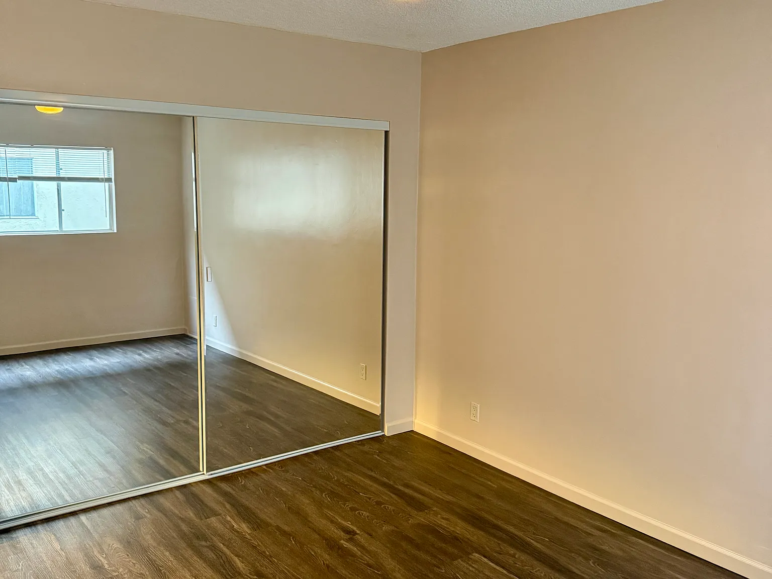 1031 N Harper Ave West — Photo 4