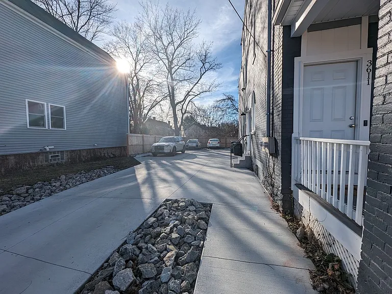 3611 Newton Ave — Photo 17
