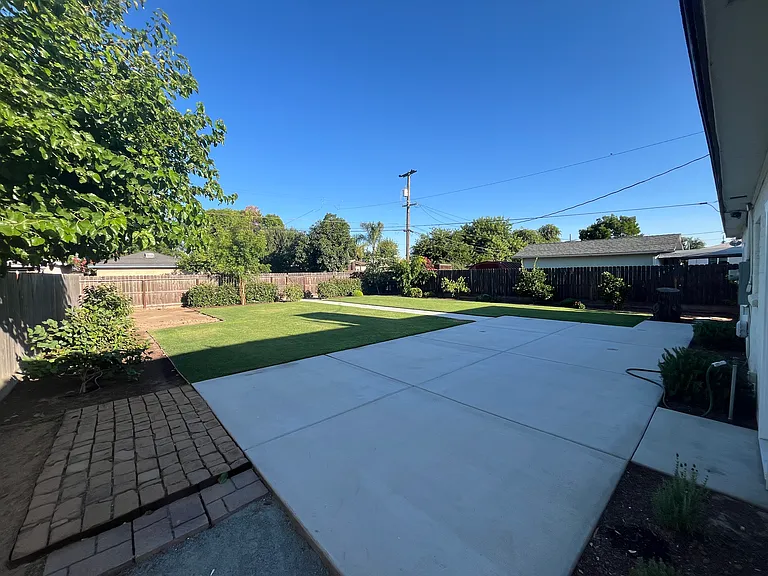 250 Oxford Ave — Photo 28