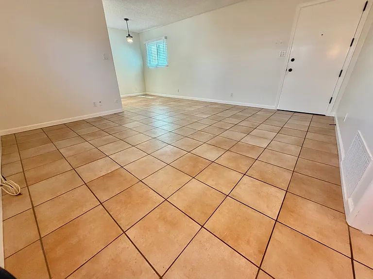 314 E Imperial Ave — Photo 8