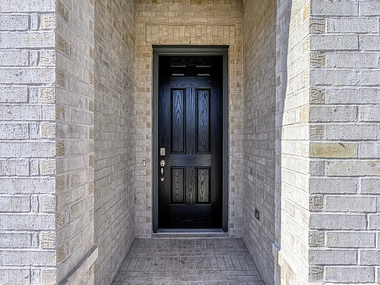 501 Amenduni Ln — Photo 3