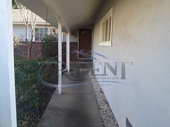 3rd image of 3425 Rosemont Dr
