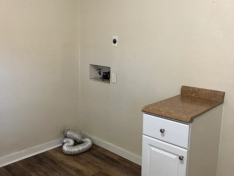 207 E 3rd St — Photo 5