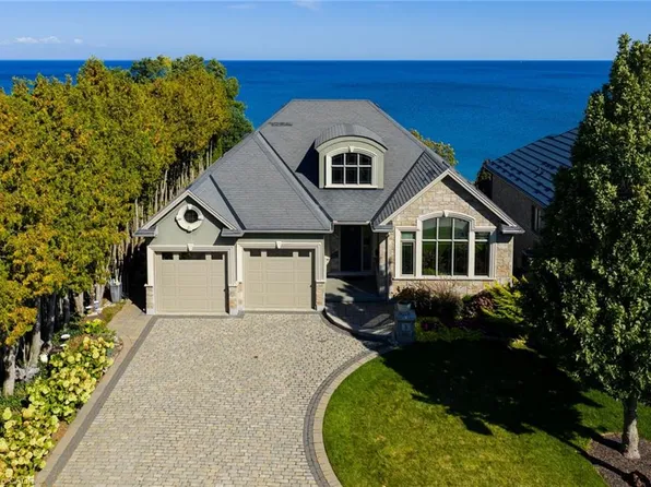 61 Lake St #3, Grimsby, ON L3M 2G6