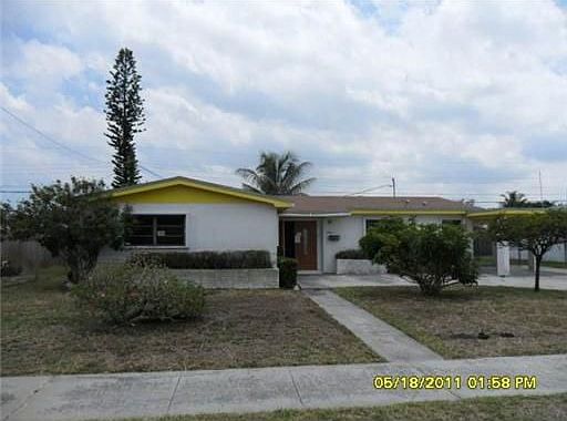 1st image of 2000 NW 191st Ter