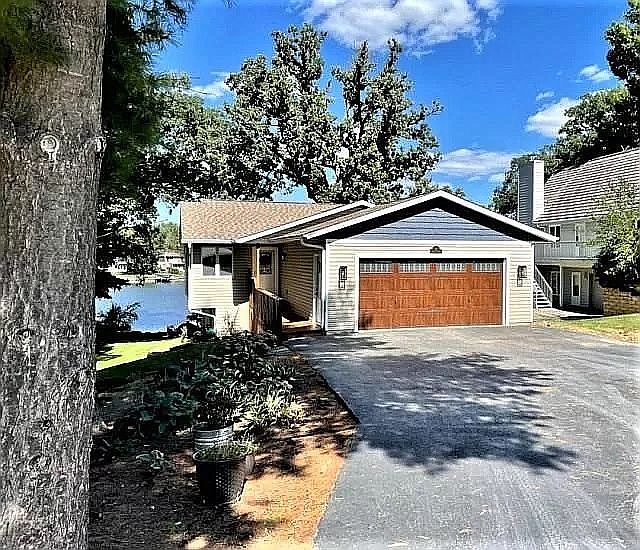 1st image of 18 Delburne Dr