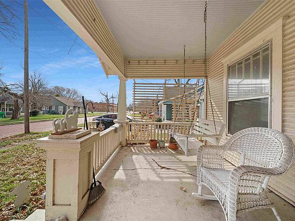 2nd image of 713 N Commerce St