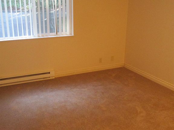 5th image of 704 NE Kane Dr APT 204