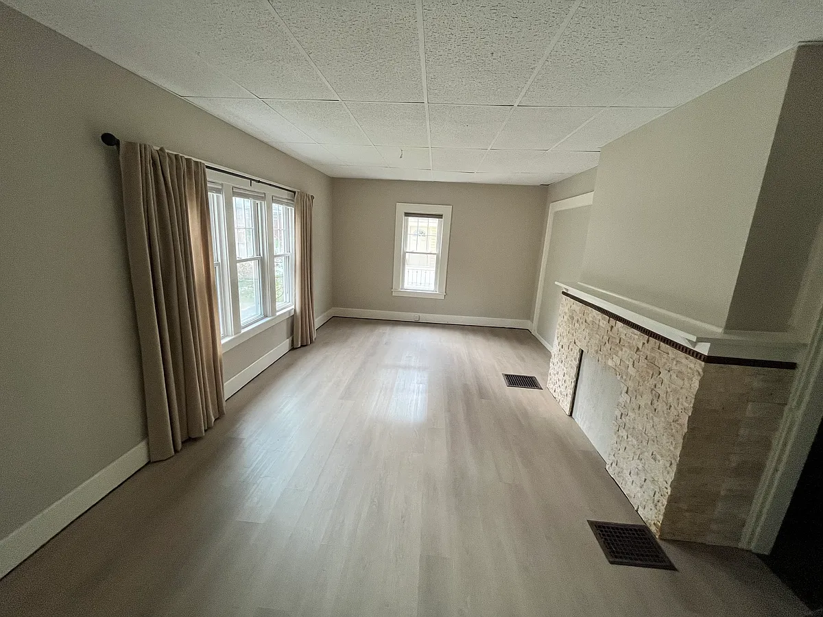 Living Room - 26 W Lincoln St