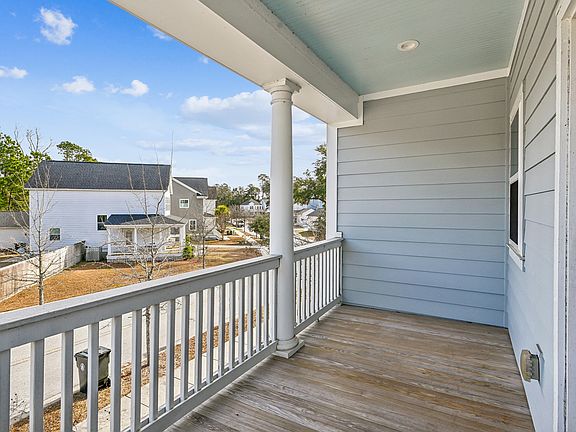 4th image of 1009 Oak Bluff Ave