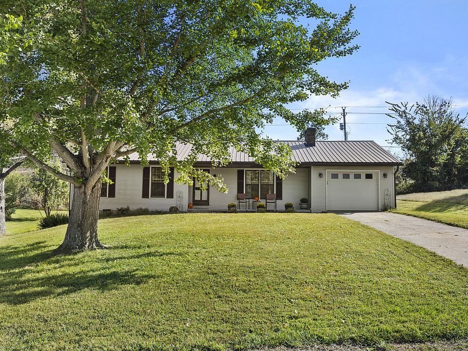 1st image of 48 Roscoe Ct