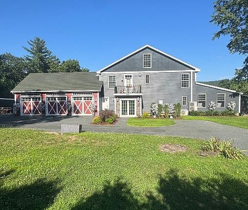 3rd image of 7 Oak Knoll Dr #W