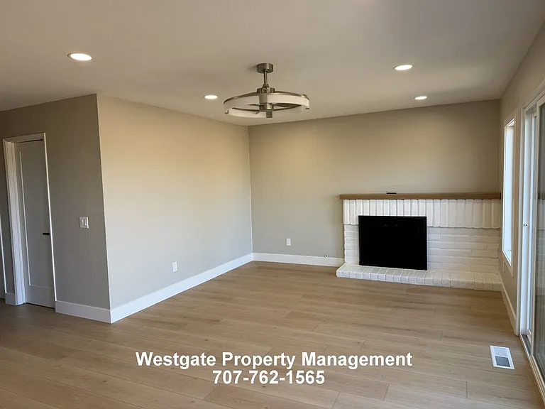 678 Holly Ave — Photo 13