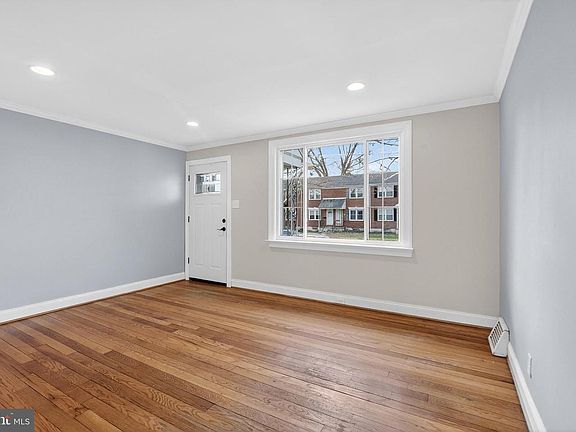5th image of 1015 Baltimore Ave