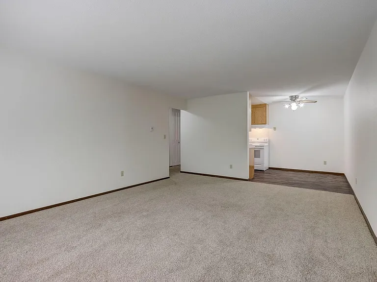 Rose 8 Estates — Photo 17