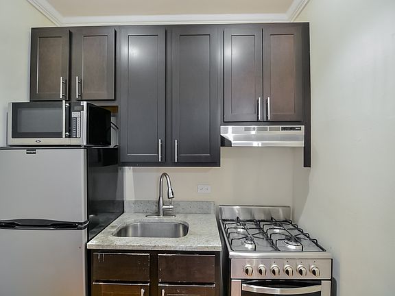 3rd image of 4614 N Paulina St APT 404