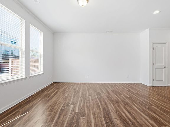 4th image of 506 Oak Forest View Ln
