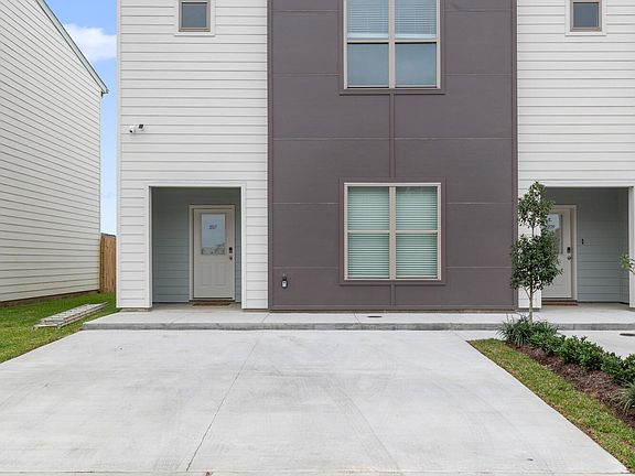 3rd image of 203 Firethorn Dr