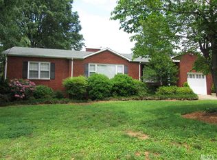1004 Olive Ave SW, Lenoir, NC 28645