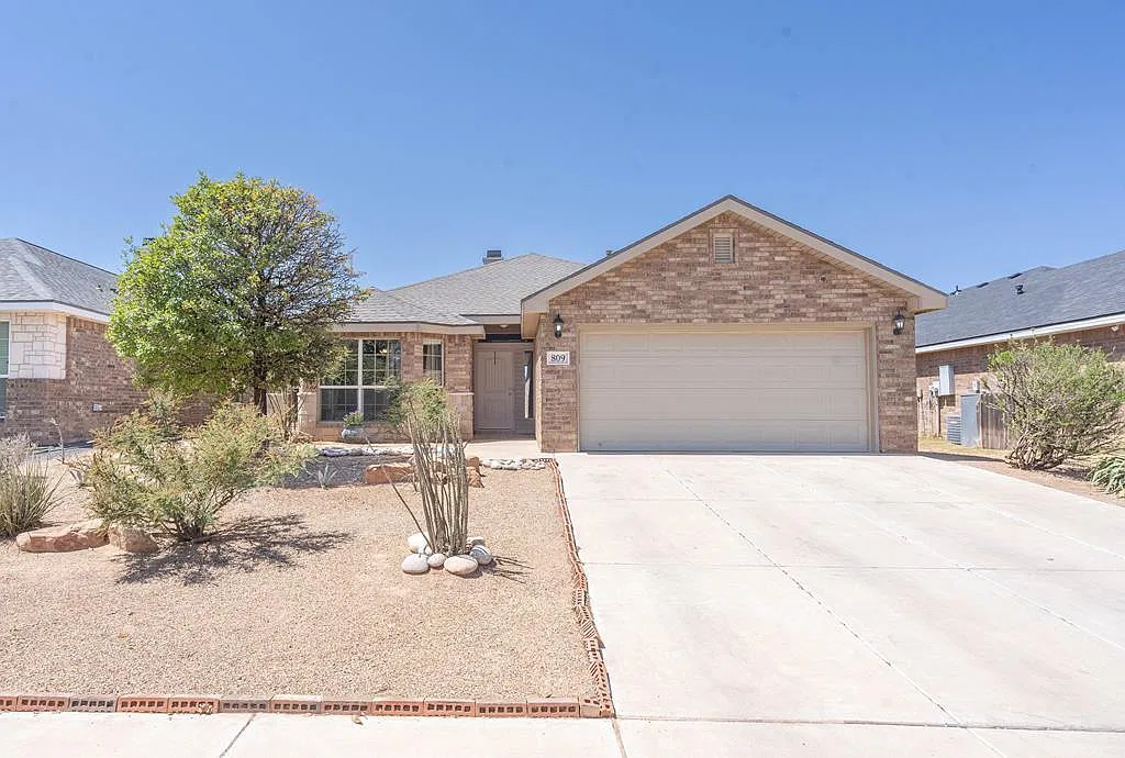 3 bed, 2.0 bath, 1660 sqft, $2,900 — Photo 1
