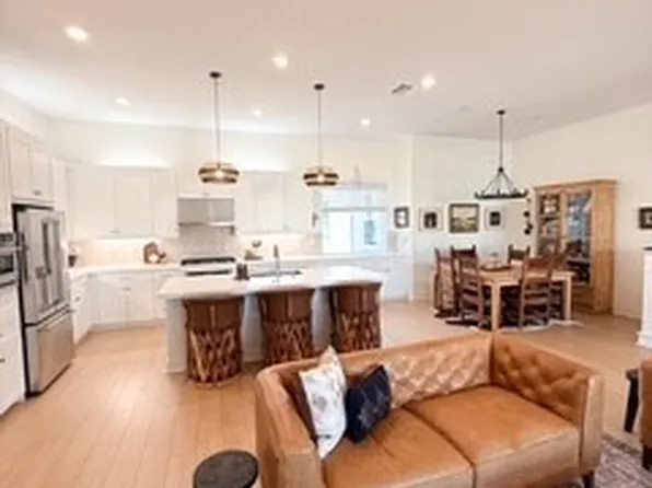 27628 Exploration Rd, Valencia, CA 91381