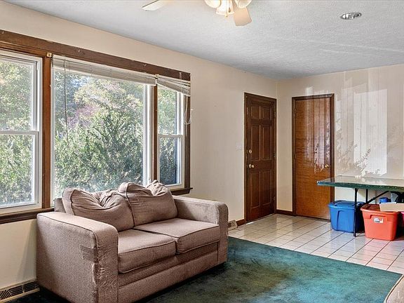 5th image of 285 Mountain Peak Dr