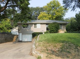 222 Pickardy Ln, Council Bluffs, IA 51503