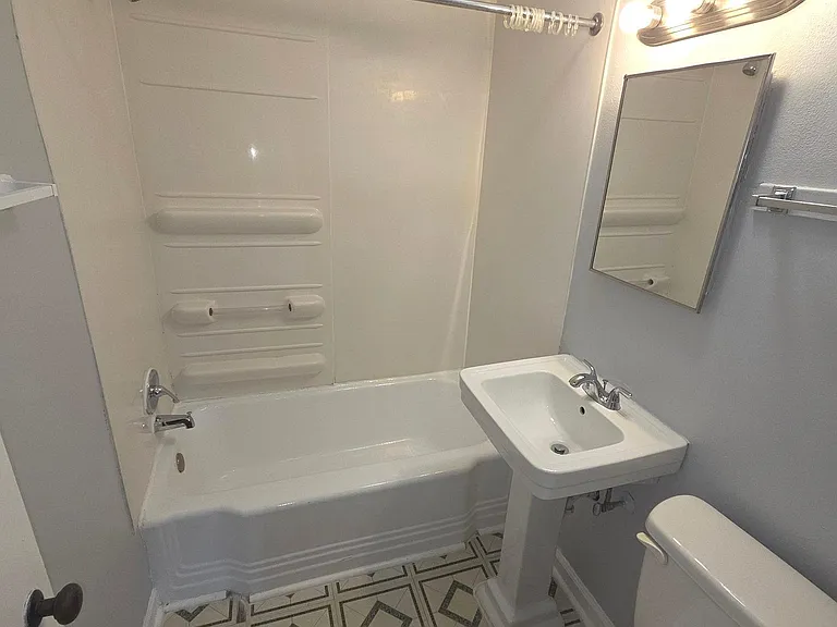 73 W Westfield Blvd — Photo 13