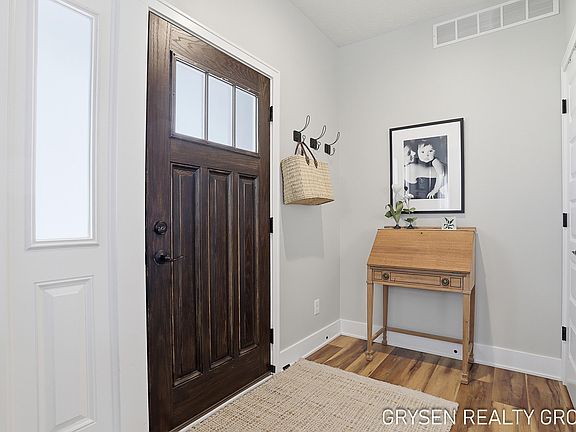 4th image of 6960 E Cottage Ln NE