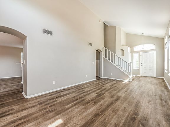 5th image of 1109 W Bluefield Ave