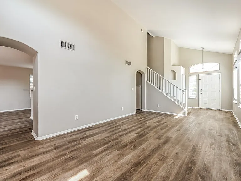 1109 W Bluefield Ave — Photo 5