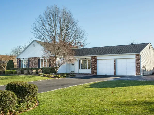 31 Timber Ridge Drive, Commack, NY 11725