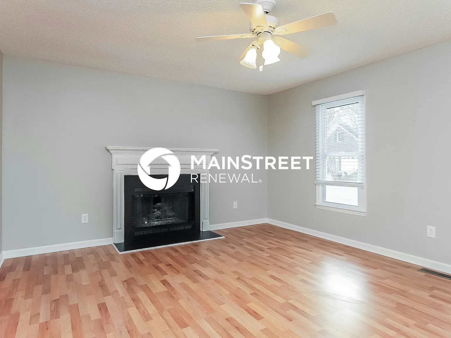 828 Penncross Dr — Photo 3