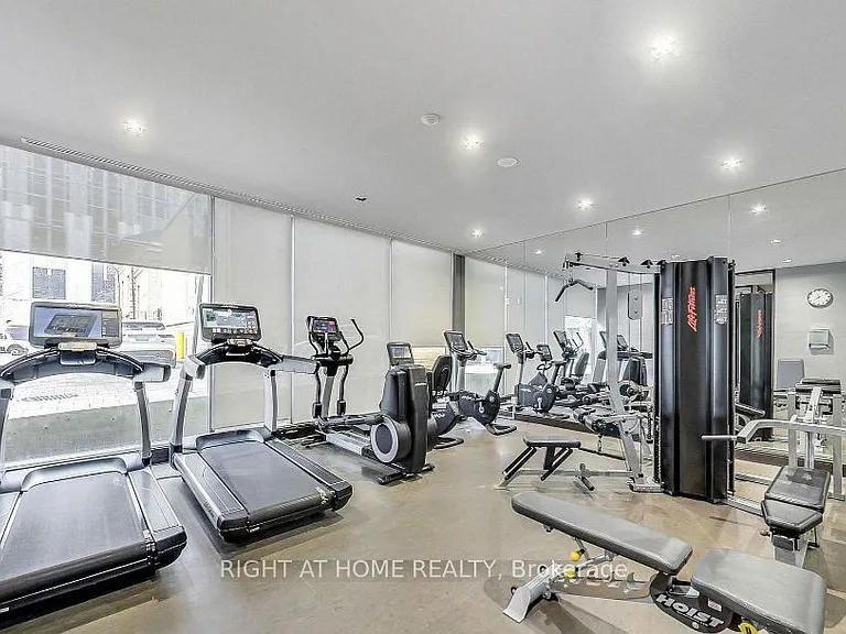 21 Scollard St #412 — Photo 9