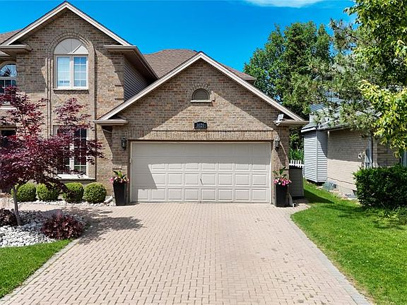 3rd image of 3020 Maidstone Cres