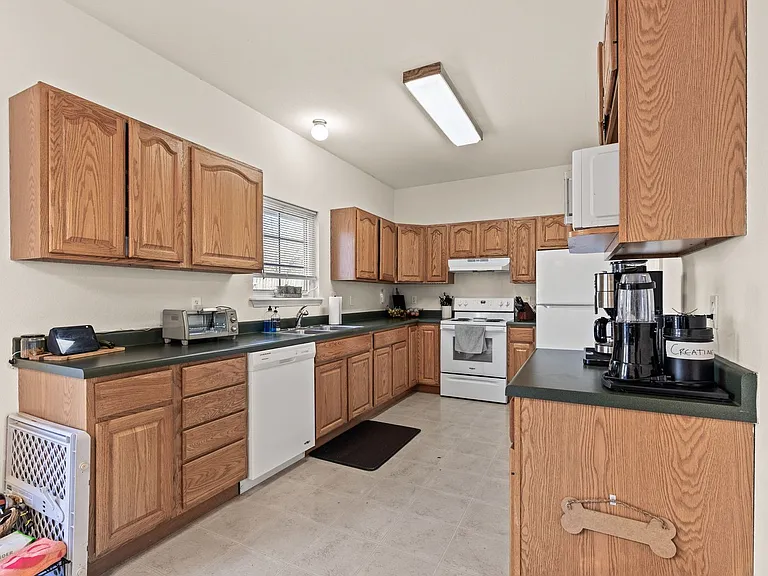 2109-2111 Primrose Dr — Photo 22
