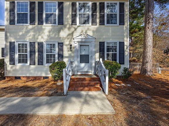 2nd image of 204 Sparrow Point Ct