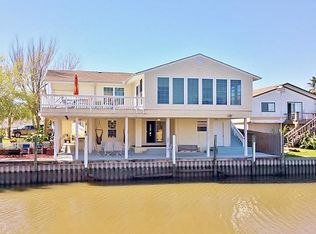 127 Crows Nest Rd, Freeport, TX 77541